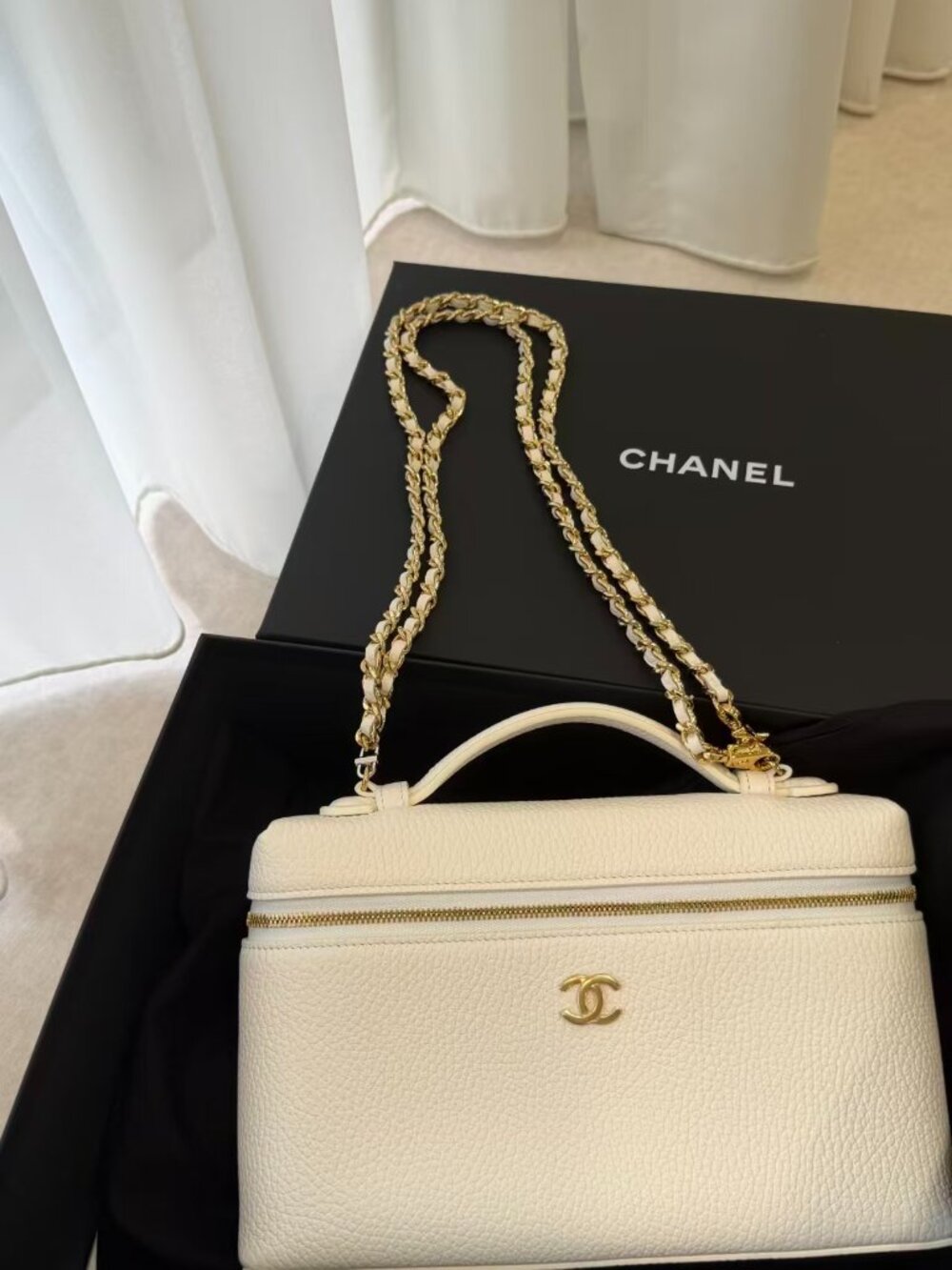 Classic CHANEL bag: A Stylish and Versatile Choice for Elegance